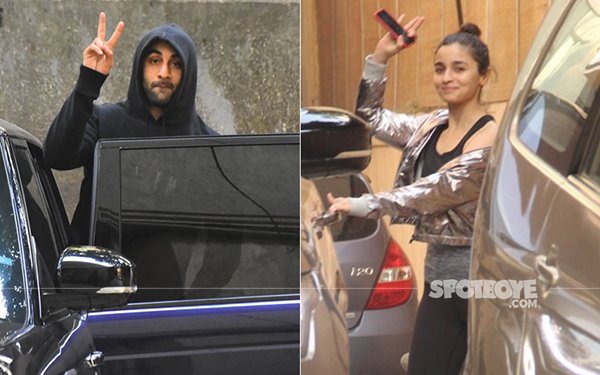 ranbir kapoor and alia bhatt snapped at bandra