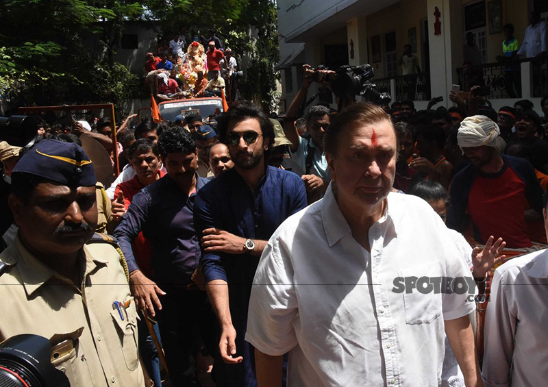 ranbir kapoor and randhir kapoor at rk studios ganpati visarjan ranbir kapoor and randhir kapoor at rk studios ganpati visarjan