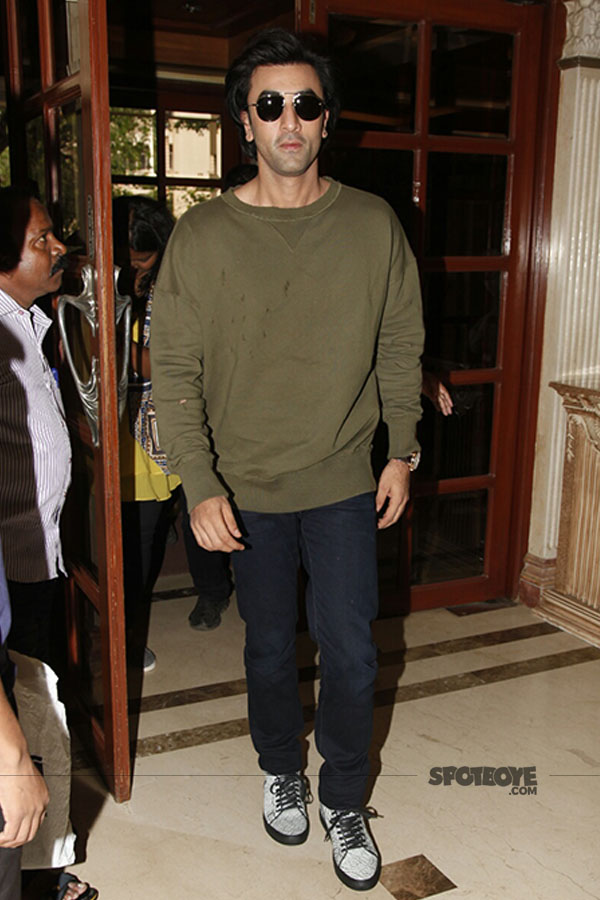 ranbir kapoor jagga jasoos promotions at a radio station