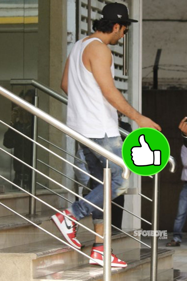 ranbir kapoor snapped exiting ayan mukerjee office in jeans and a cap