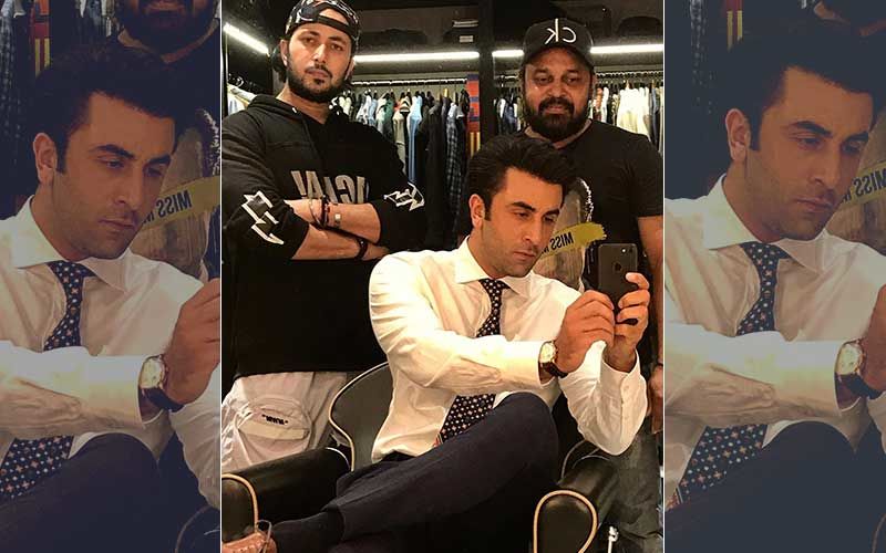 Ranbir Kapoor's Mirror Selfie Is Melting Out Heart; Can Mr Kapoor Make His Instagram Debut Already?