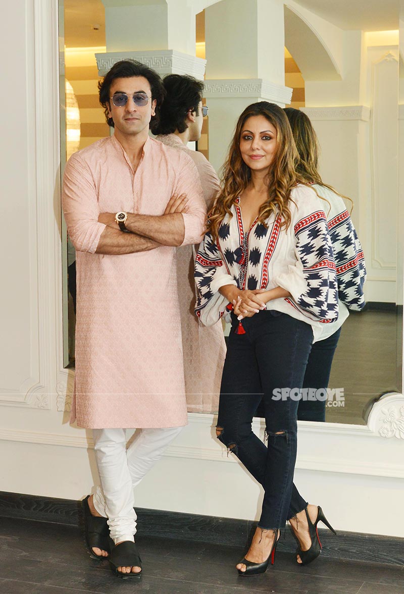 ranbir kapoor visits gauri khan at her store in juhu