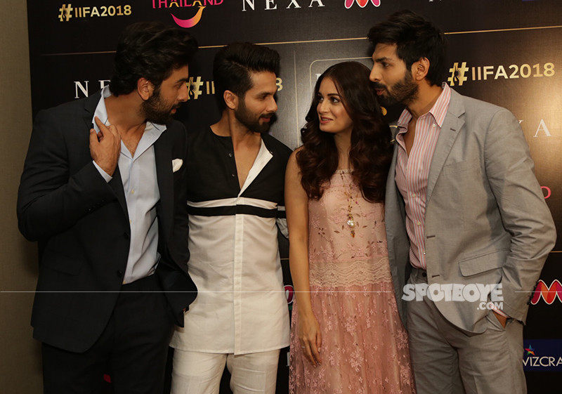 Ranbir Kapoor Shahid Kapoor And Kartik Aaryan Having Chat With Dia Mirza