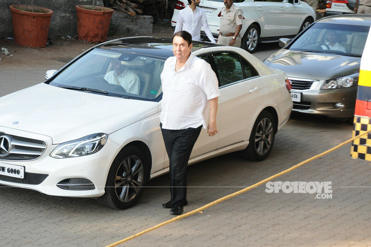 randhir kapoor at vinod khannas funeral