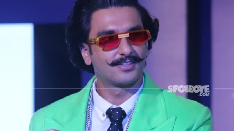 Ranveer Singh Gets Snapped In Town; Actor Has Difficulty Driving His Car As He Is Mobbed By Paparazzi And Fans- WATCH VIDEO