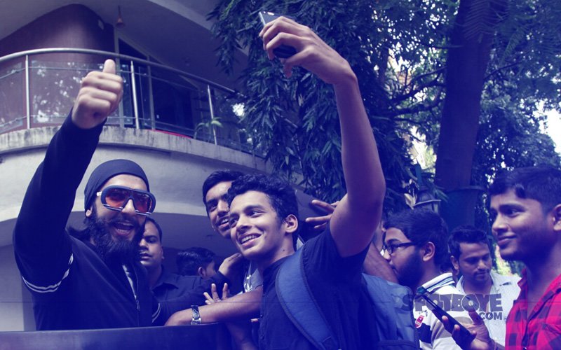 Ranveer Singh Greets Fans On His Birthday, Clicks Selfies With Them
