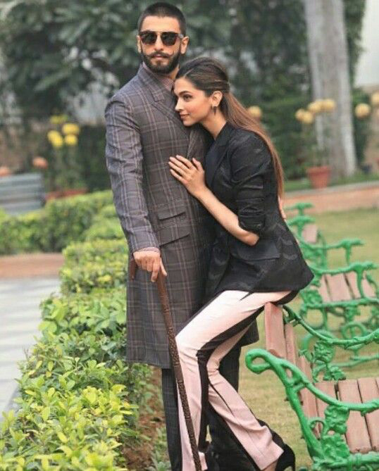 ranveer singh deepika padukone share a cute moment