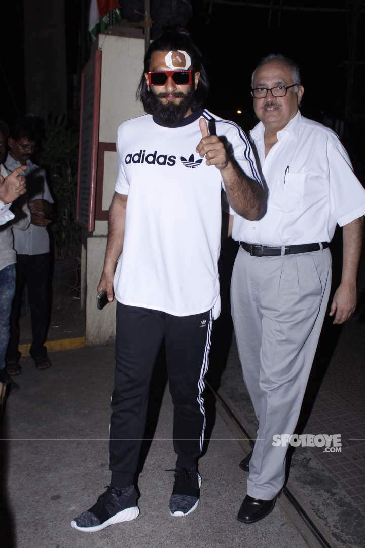 ranveer singh exiting from lilavati hospital