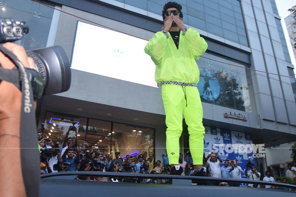 ranveer singh poses for the crowd