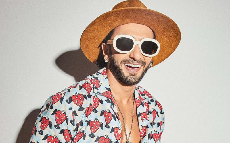 Ranveer Trolled For Wearing Pink Outfit During Gully Boy Promotion