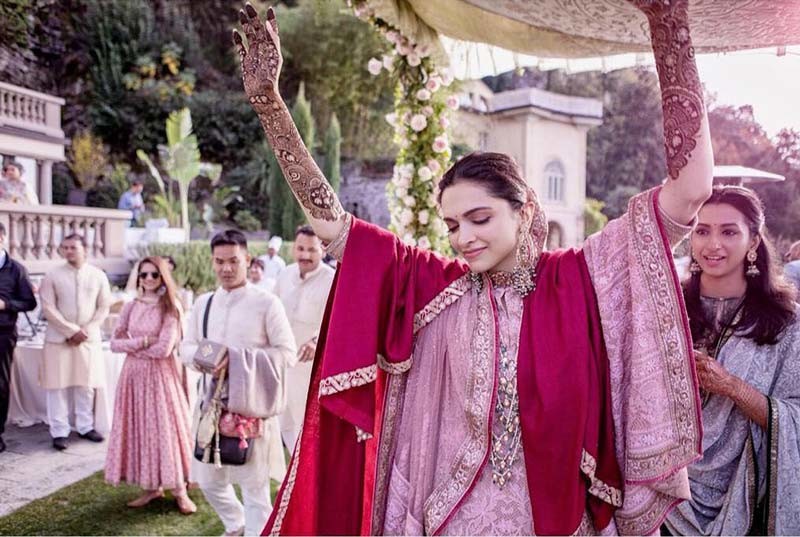 Deepika Padukone Mehndi Outfit