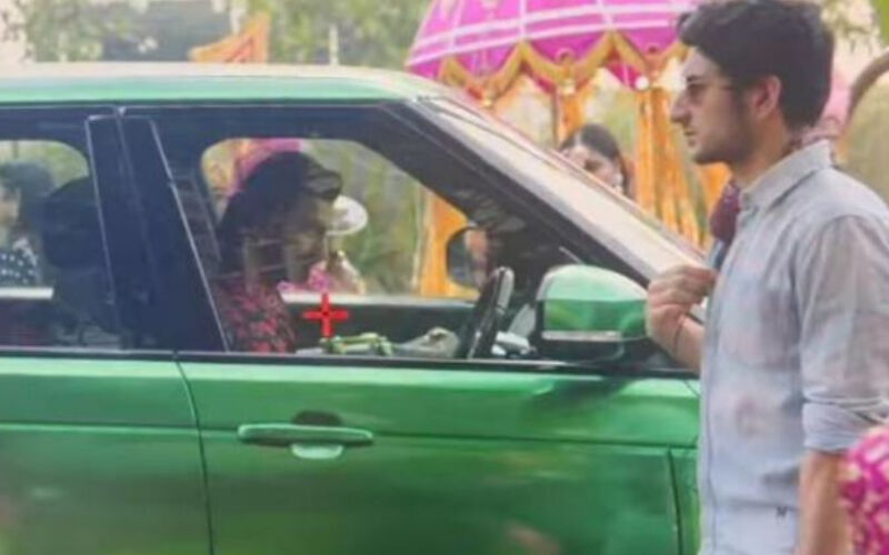 Rocky Aur Rani Ki Prem Kahani: Ranveer Singh Looks Uber Cool, Sitting Inside A Green Car, Can You Spot Ibrahim Ali Khan In This BTS Video?