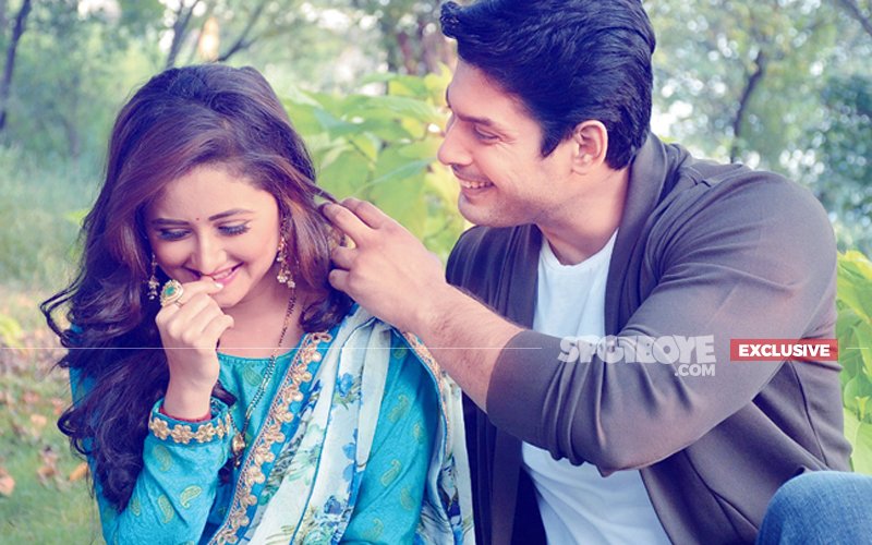 COLD WAR OVER! Rashami Desai & Sidharth Shukla Have Now Turned Friends!