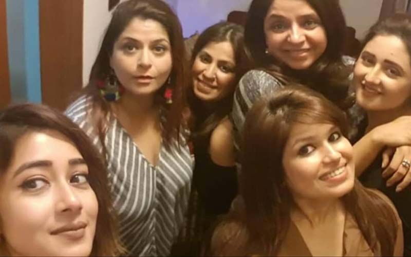 Rashami Desai Remembers Good Old Days; Shares UNSEEN Group Selfie With Tinaa Datta And Other Uttaran Stars