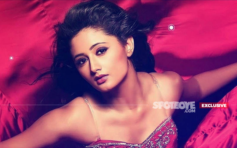Rashami Desai Walks Out Of Fashion Show; Organisers Call Her Unprofessional, Actress Says She Was Not Respected
