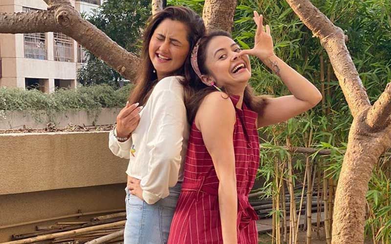 Bigg Boss 13: Devoleena Bhattacharjee Heaps Praises On BFF Rashami Desai; Calls Her ‘Emotional Not Fake