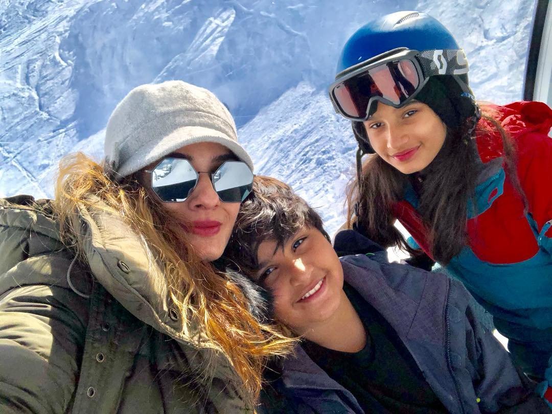 raveena with kids raveena with kids