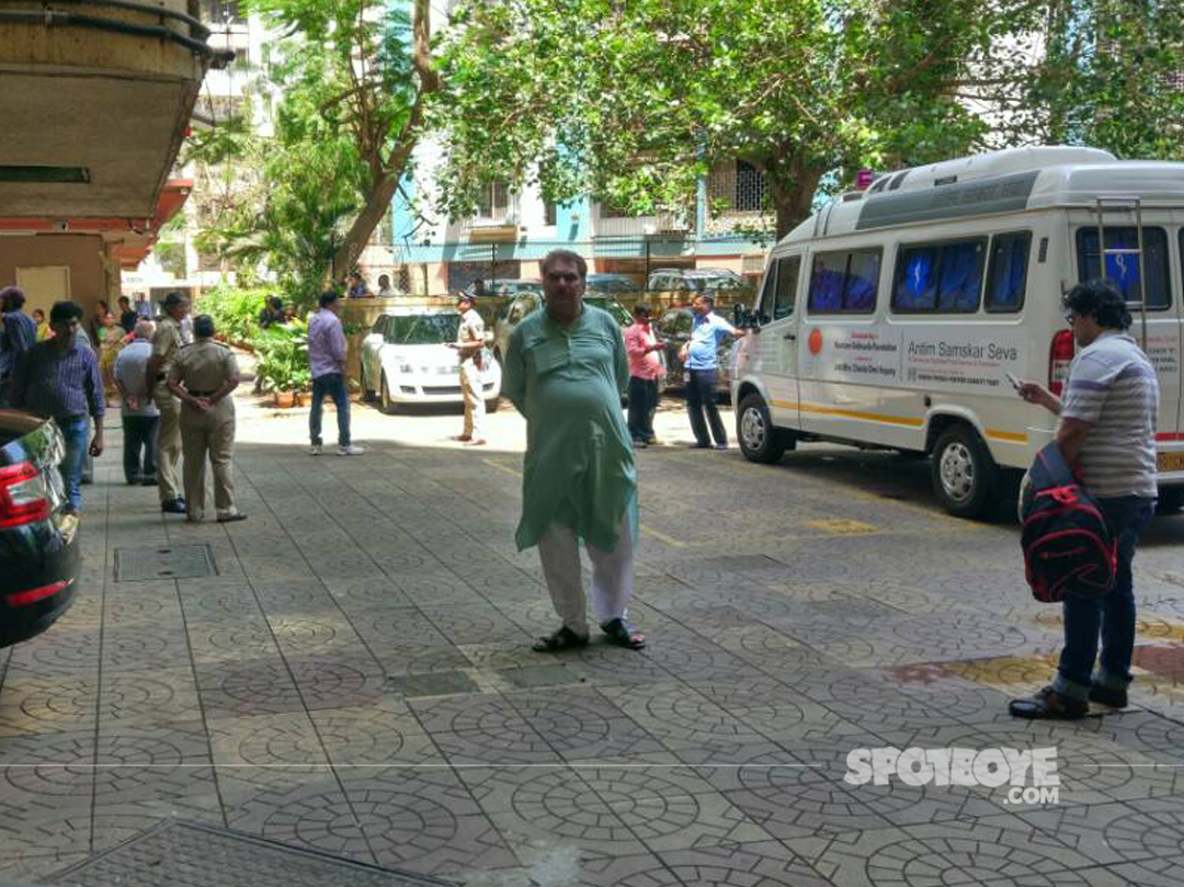 raza murad first one to arrive