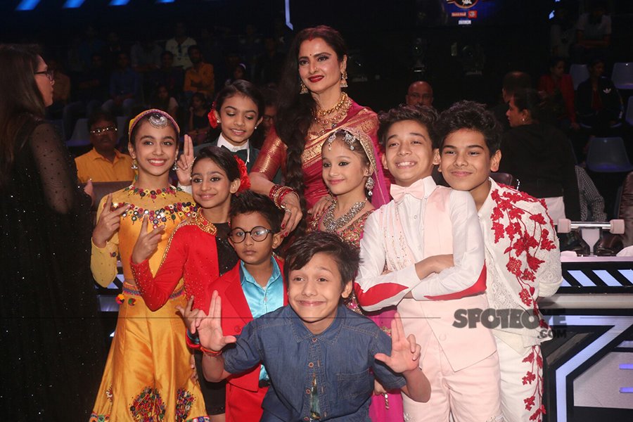 rekha poses with the kids contestants