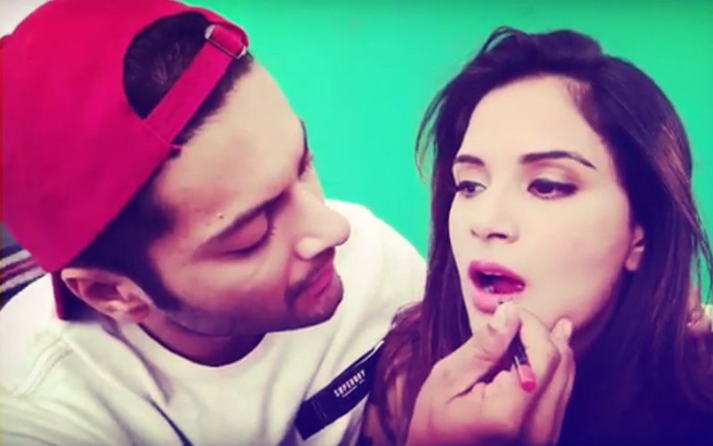 Relationship Goals: Watch Ali Fazal Apply Lipstick On Girlfriend Richa Chadha’s Lips