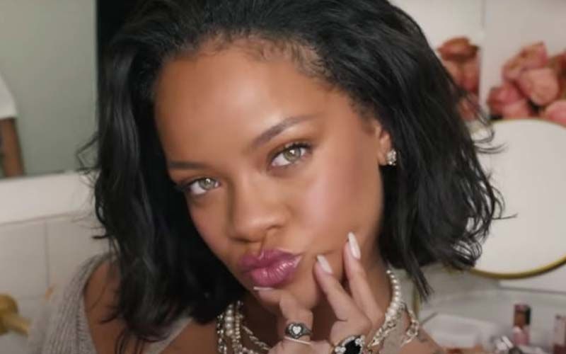 Rihanna Gives Tutorial On ‘No-Makeup’ Makeup Look; Get Out Of Your PJs And Glam Up During Quarantine Time-WATCH