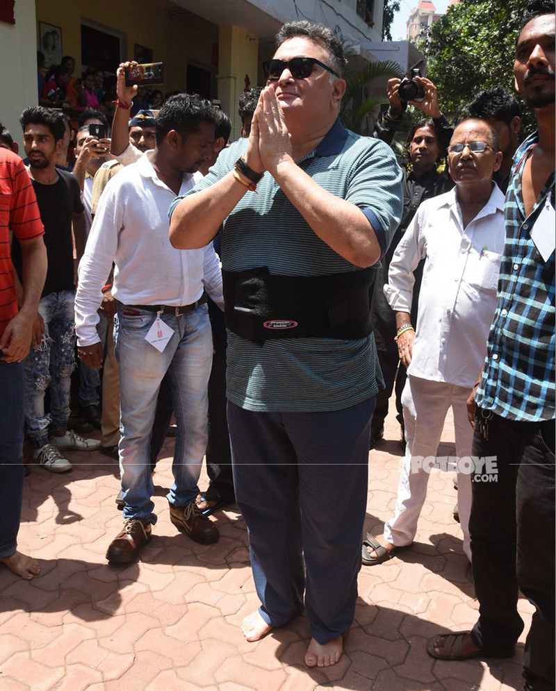 rishi kapoor at ganpati visarjan rishi kapoor at ganpati visarjan