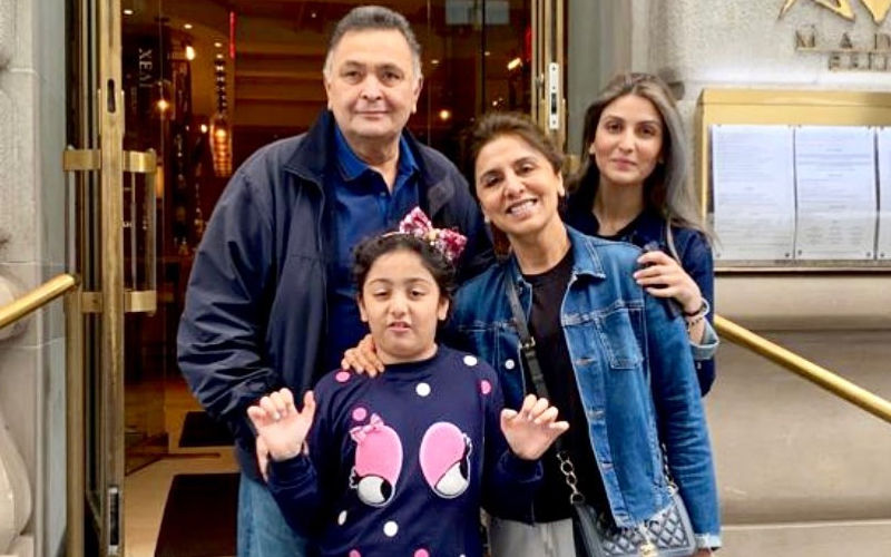 Rishi Kapoor Looks Bright And Happy In A Family Pic Shared By Daughter Riddhima Kapoor Sahni