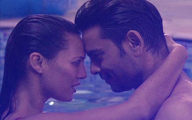 Scintillating Sunday: Rochelle Rao Shares A Passionate Kiss With Fiance Keith Sequeira