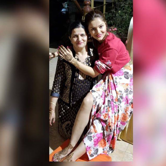 rubina dilaik with mom rubina dilaik with mom