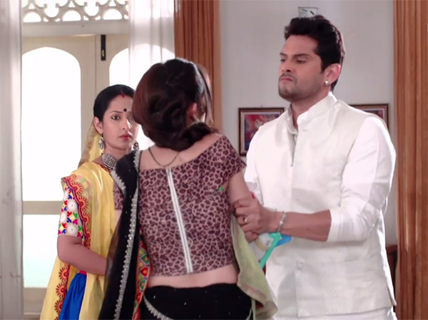 saath nibhana saathiya serial dharam humiliates meera