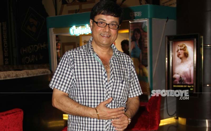 Sachin Pilgaonkar Crooning To Bollywood Melody 'Maine Poocha Chand Se' Is The Sweetest Thing On The Internet Today