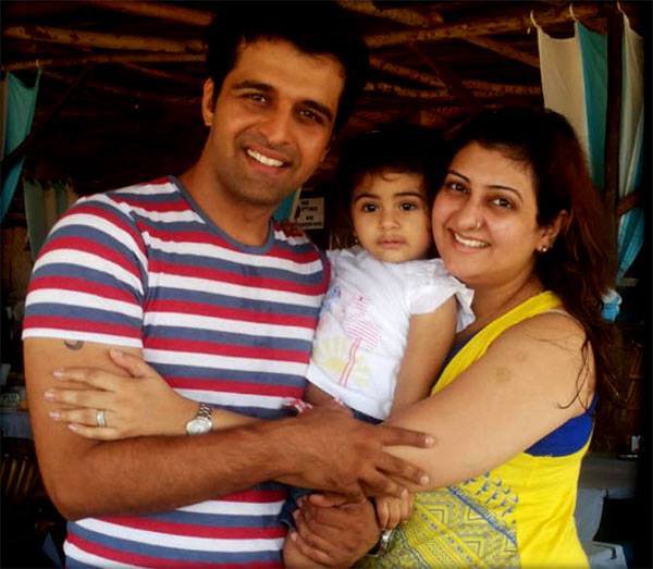 sachin shroff with juhi parmar and daughter samira