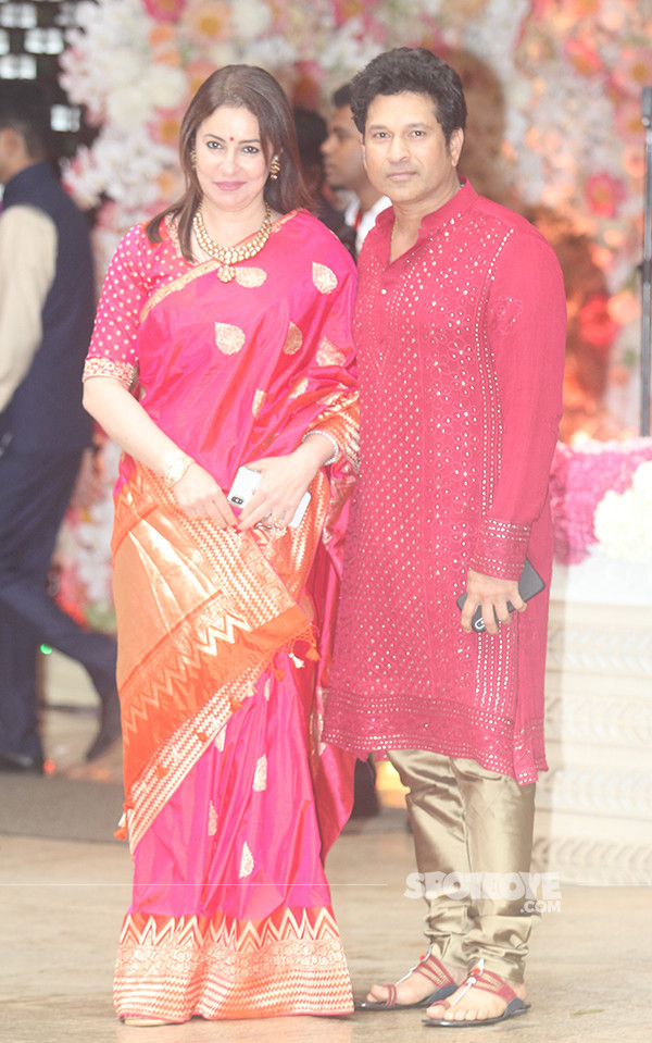 sachin tendulkar with wife anjali sachin tendulkar with wife anjali