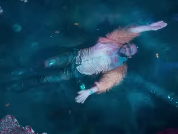 saif ali khan dancing in night club in kaalakaandi saif ali khan dancing in night club in kaalakaandi