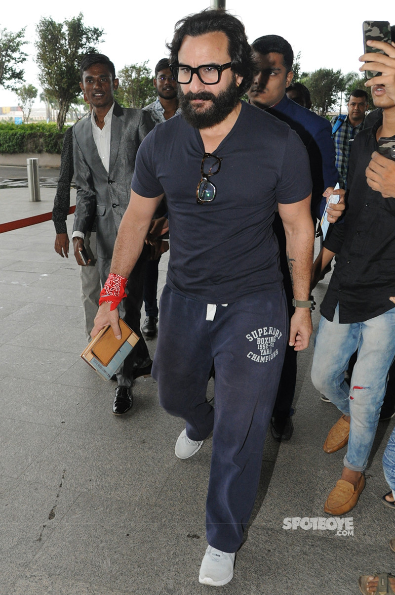 saif ali khan snapped at the airport