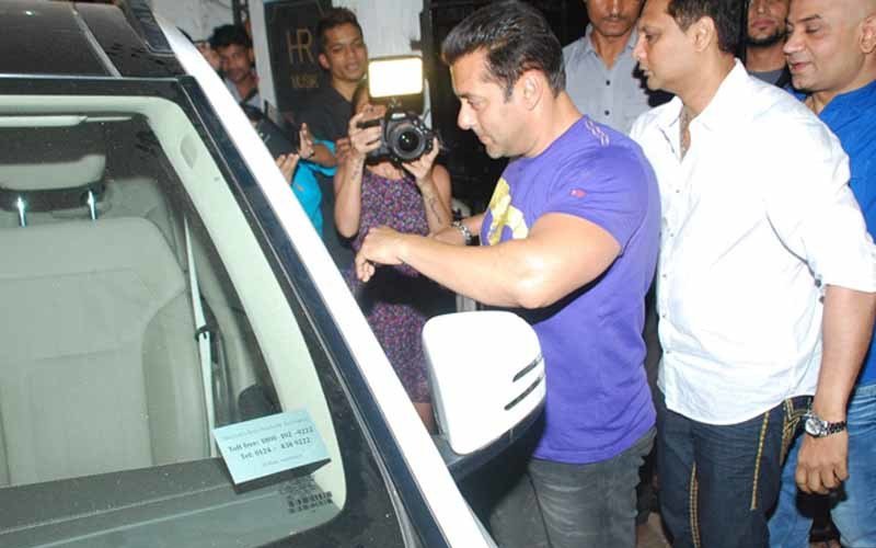 Salman's Visit To Himesh Whips Up Public Frenzy