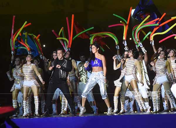 salman katrina performing in kochi