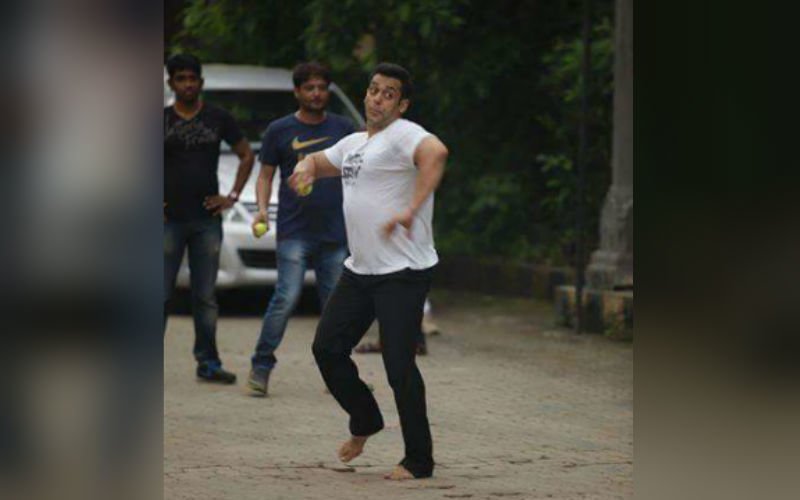 Caught! Salman Bowling On The Sets Of Bajrangi Bhaijaan...