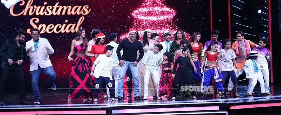 salman khan and katrina kaif promote tiger zinda hai on super dancer season 2