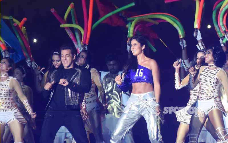 JUST IN: Salman Khan & Katrina Kaif Perform LIVE, More Pics & Videos Inside
