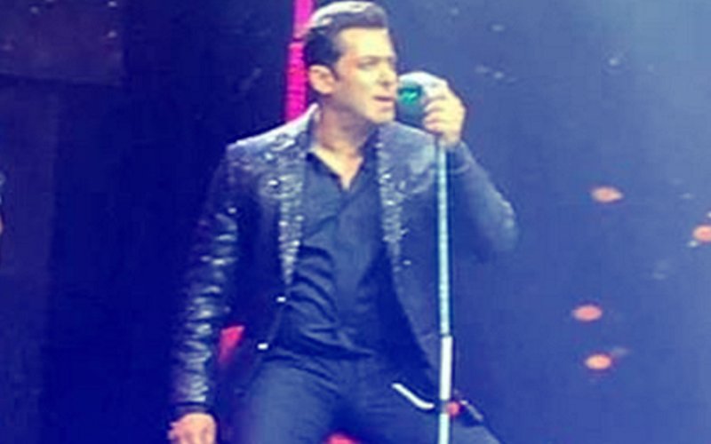 Salman Khan Croons His Popular Songs To Enthral Auckland During Da-Bangg Tour