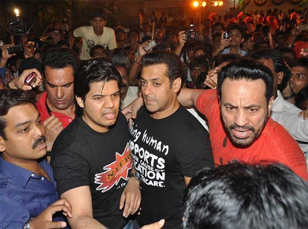 salman khan interacts with fans