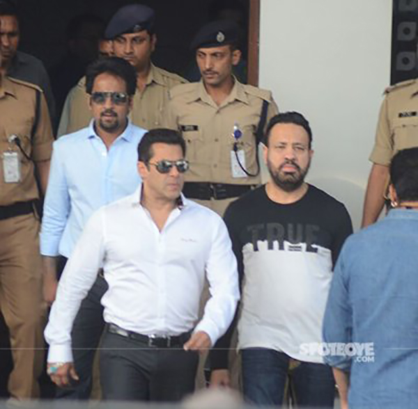 salman khan leaves the court after fulfilling the formalities