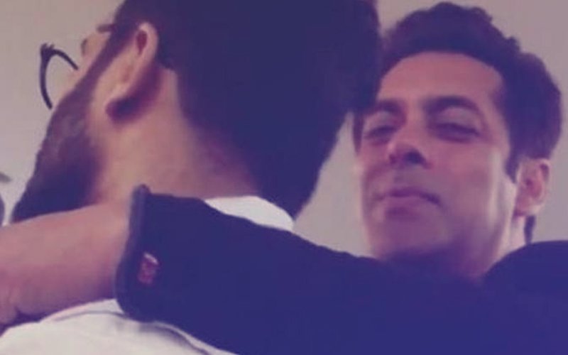 WATCH: Salman Khan SINGS For His Parents At Their 53RD Wedding Anniversary
