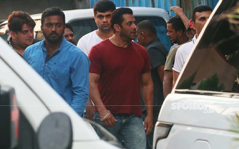 Salman Khan Snapped While On A Property Hunt In Bandra- SEE PICS