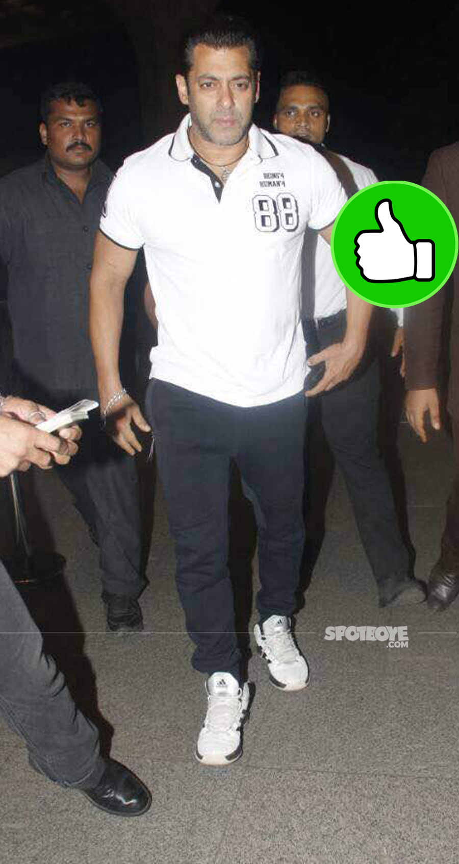 salman khan spotted at the airport