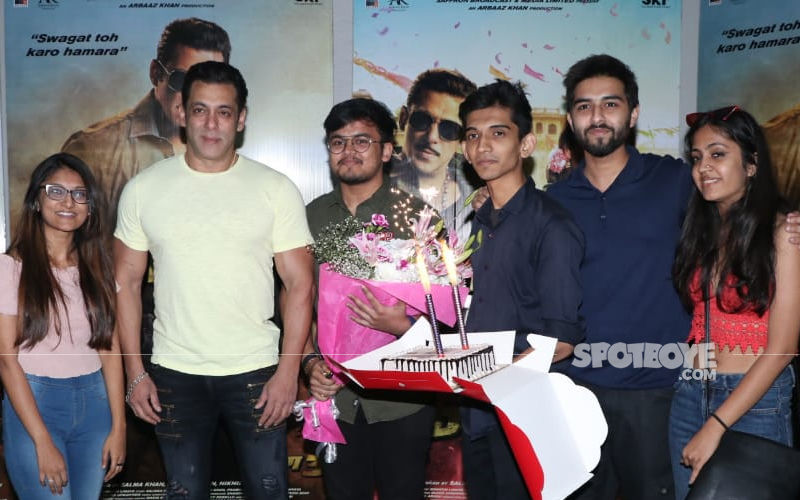 Dabangg 3: Salman Khan's Birthday Comes Early; Badnaam Munna Cuts Cake With Fans