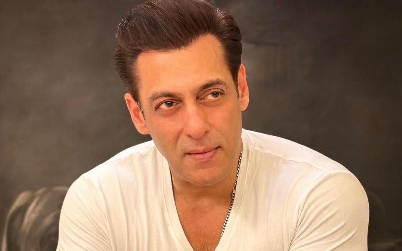 THROWBACK! Salman Khan Enjoys A Cycle Ride On Mumbai Roads; Fan Casually Demands Superstar To Say ‘Hi’! Internet Is In Disbelieve-WATCH