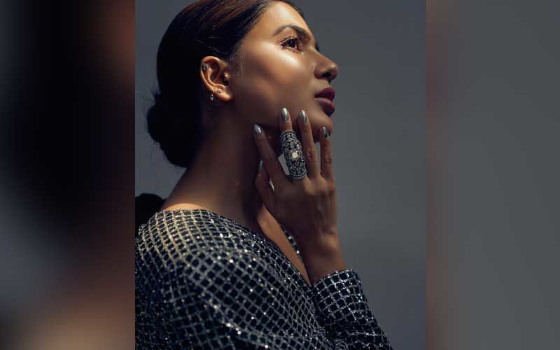 Samantha Akkineni Looks Alluring In A Black Sequin Dress, But Wait Did You See THAT Dramatic Diamond Ring On Her Finger?