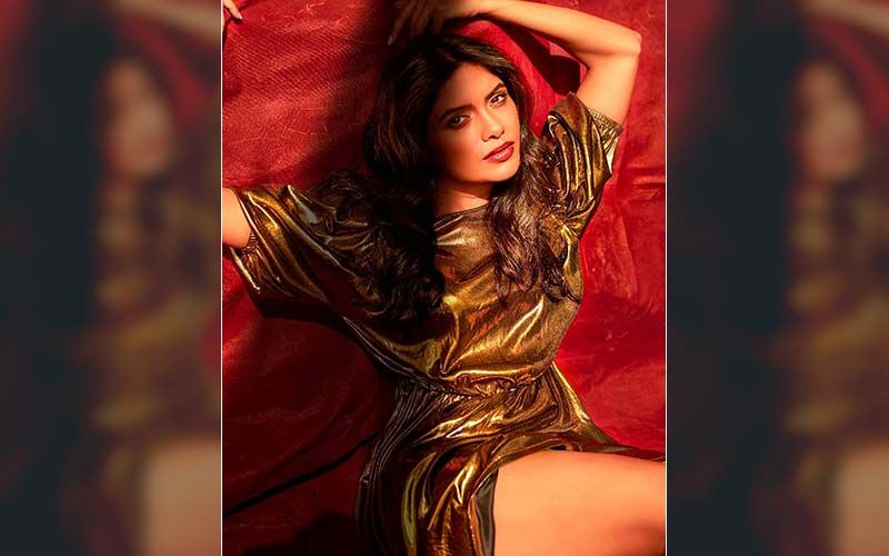 Suruchi Adarkar's Amazing Makeover Will Make You Drool Over Her Hot Off Shoulder Dress Flaunting Every Curve